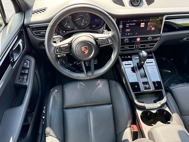 Certified 2025 Porsche Macan AWD/4WD image 17