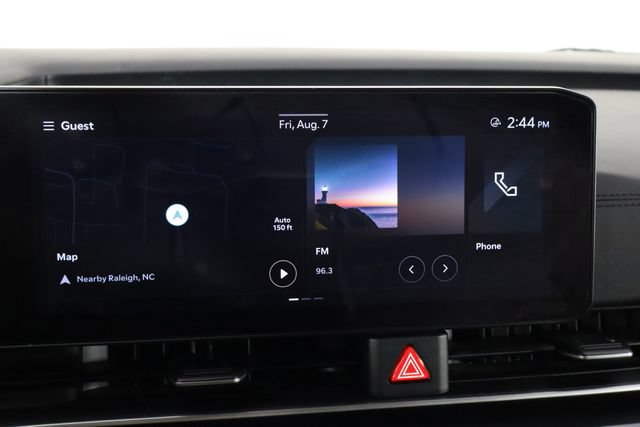 Used 2025 Kia Carnival FWD image 32