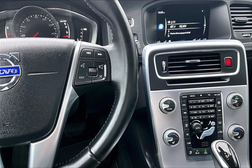 Used 2017 Volvo V60 T5 Premier w/ Convenience Package FWD image 27