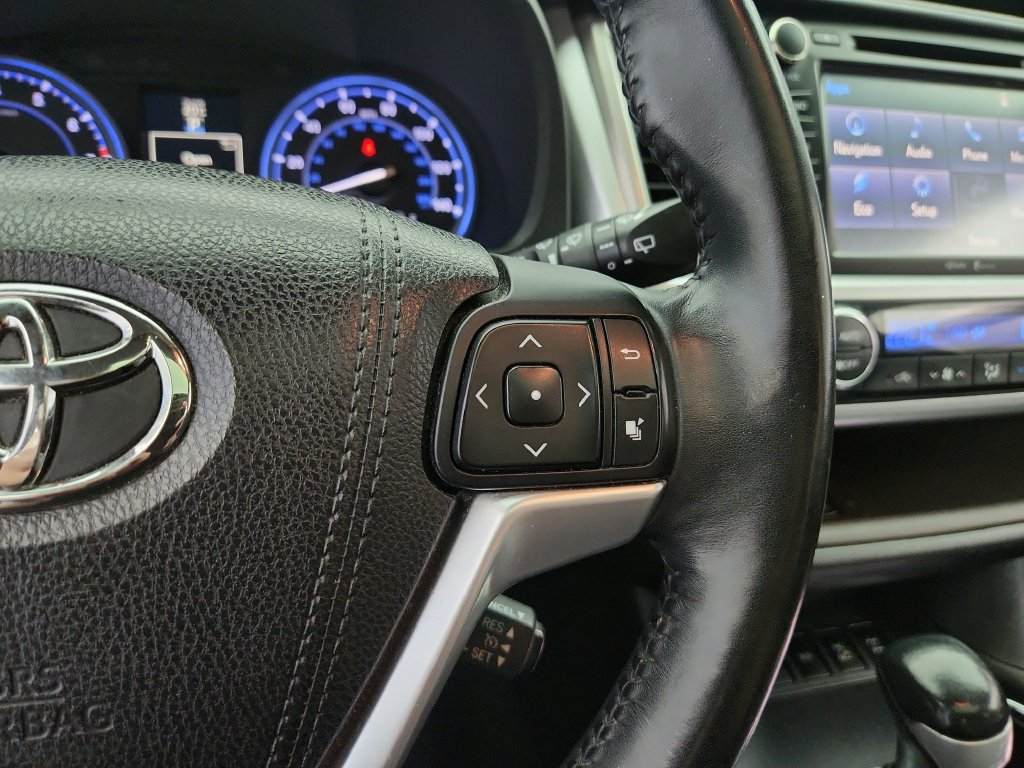 Used 2015 Toyota Highlander XLE AWD/4WD image 21