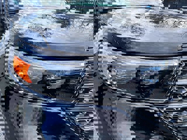 Used 2024 Ford Explorer XLT w/ Equipment Group 202A AWD/4WD image 31