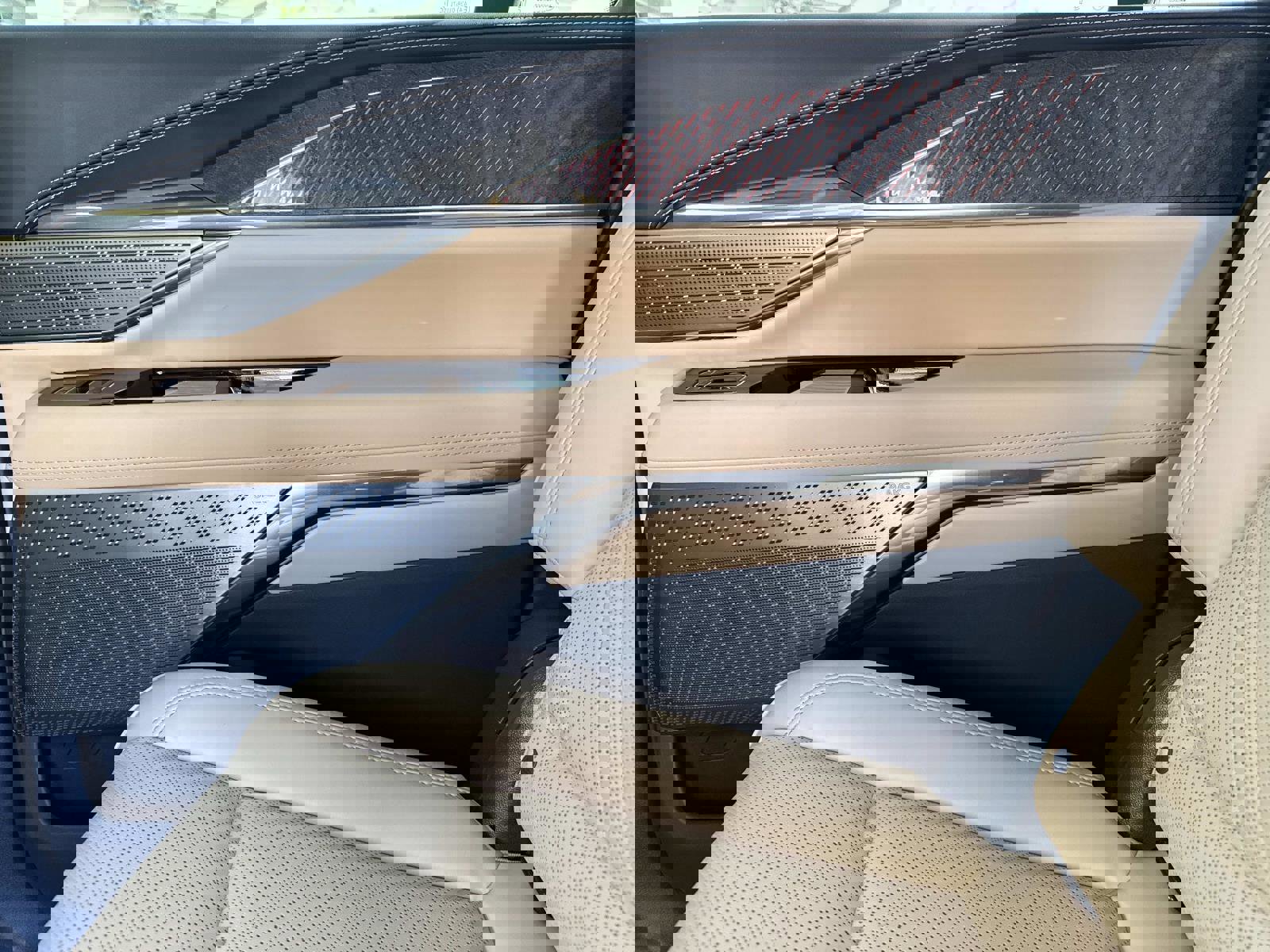 New 2025 Cadillac Escalade IQ Luxury 2 image 15