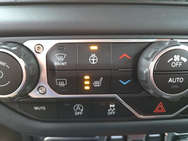 Used 2024 Jeep Wrangler Unlimited Sahara w/ Technology Group AWD/4WD image 8