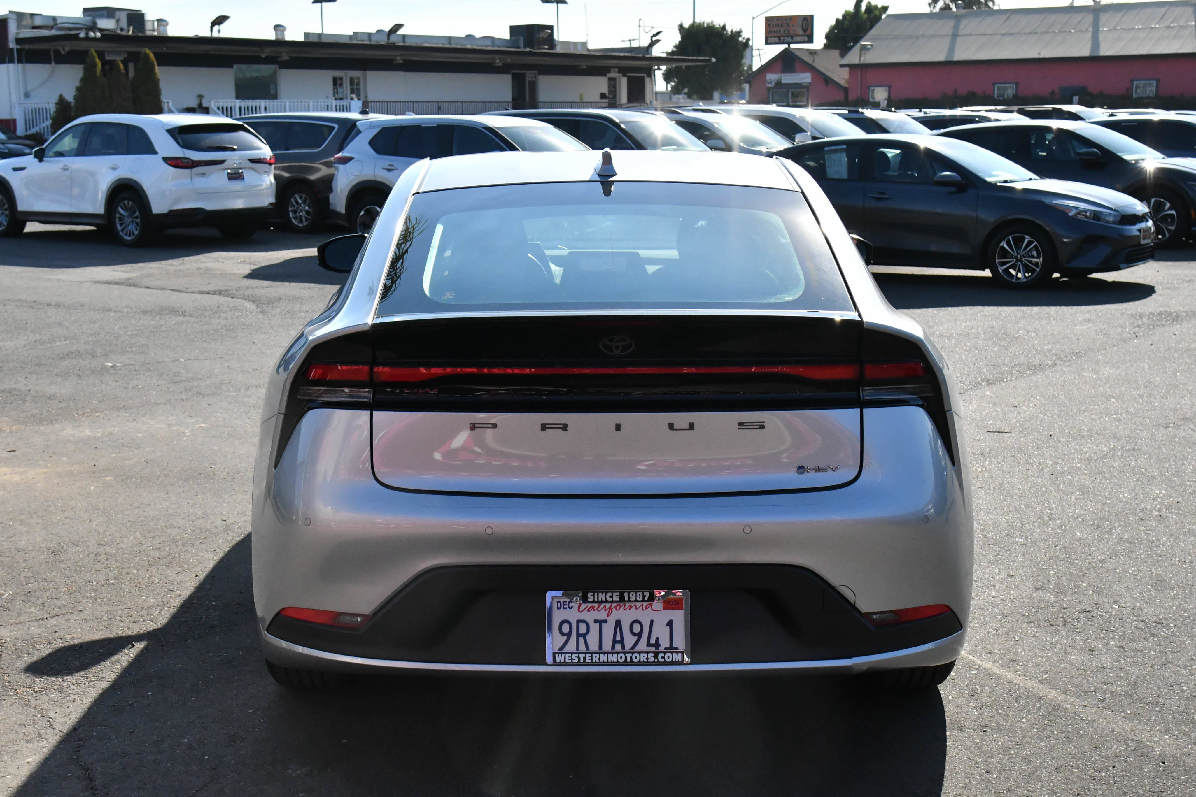 Used 2024 Toyota Prius LE FWD image 7