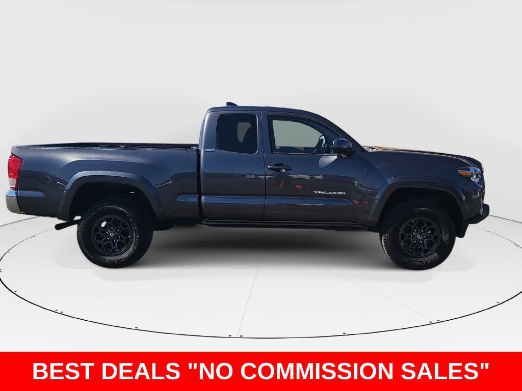 Used 2017 Toyota Tacoma SR5 w/ Tow Package RWD image 2