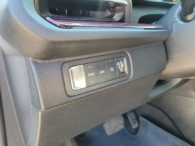 Used 2025 Chevrolet Traverse Z71 w/ Enhanced Driving Package AWD/4WD image 19
