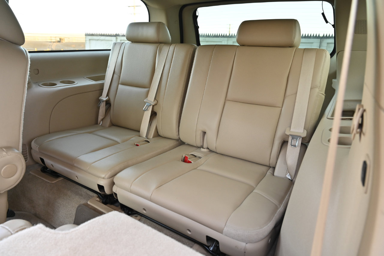 Used 2013 Chevrolet Suburban LTZ RWD image 17