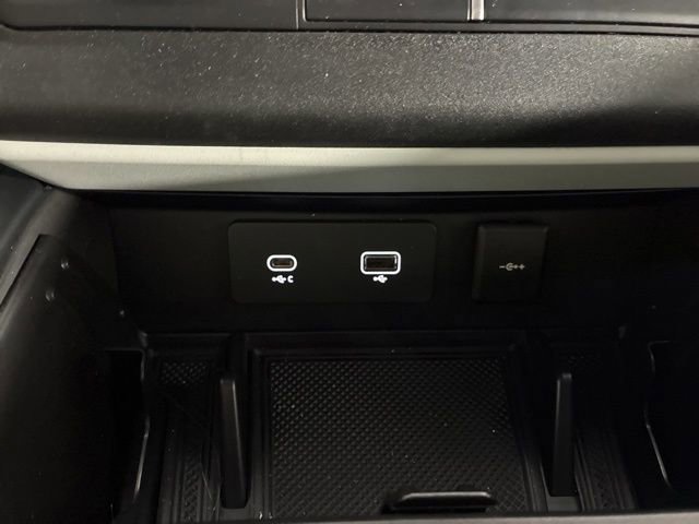 Used 2024 Land Rover Defender 110 S image 28