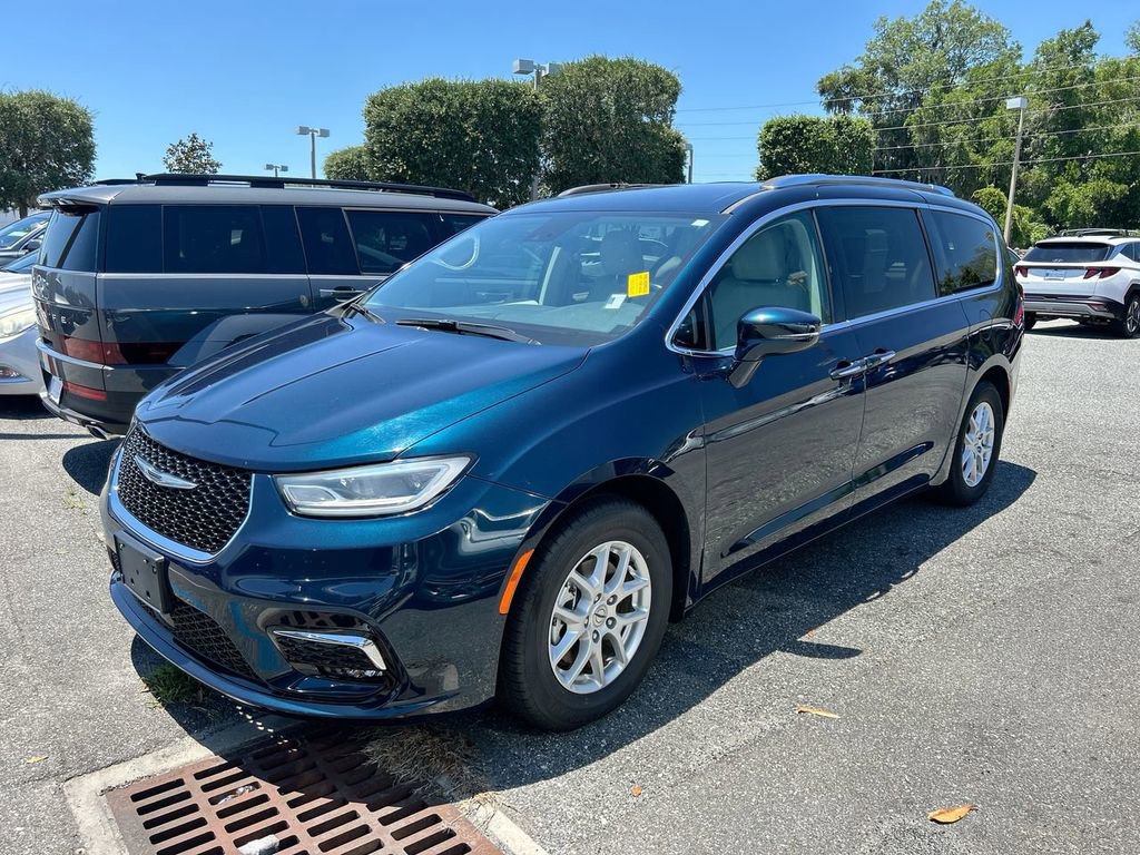 Used 2021 Chrysler Pacifica Touring-L w/ Uconnect Theater Family Group FWD image 9