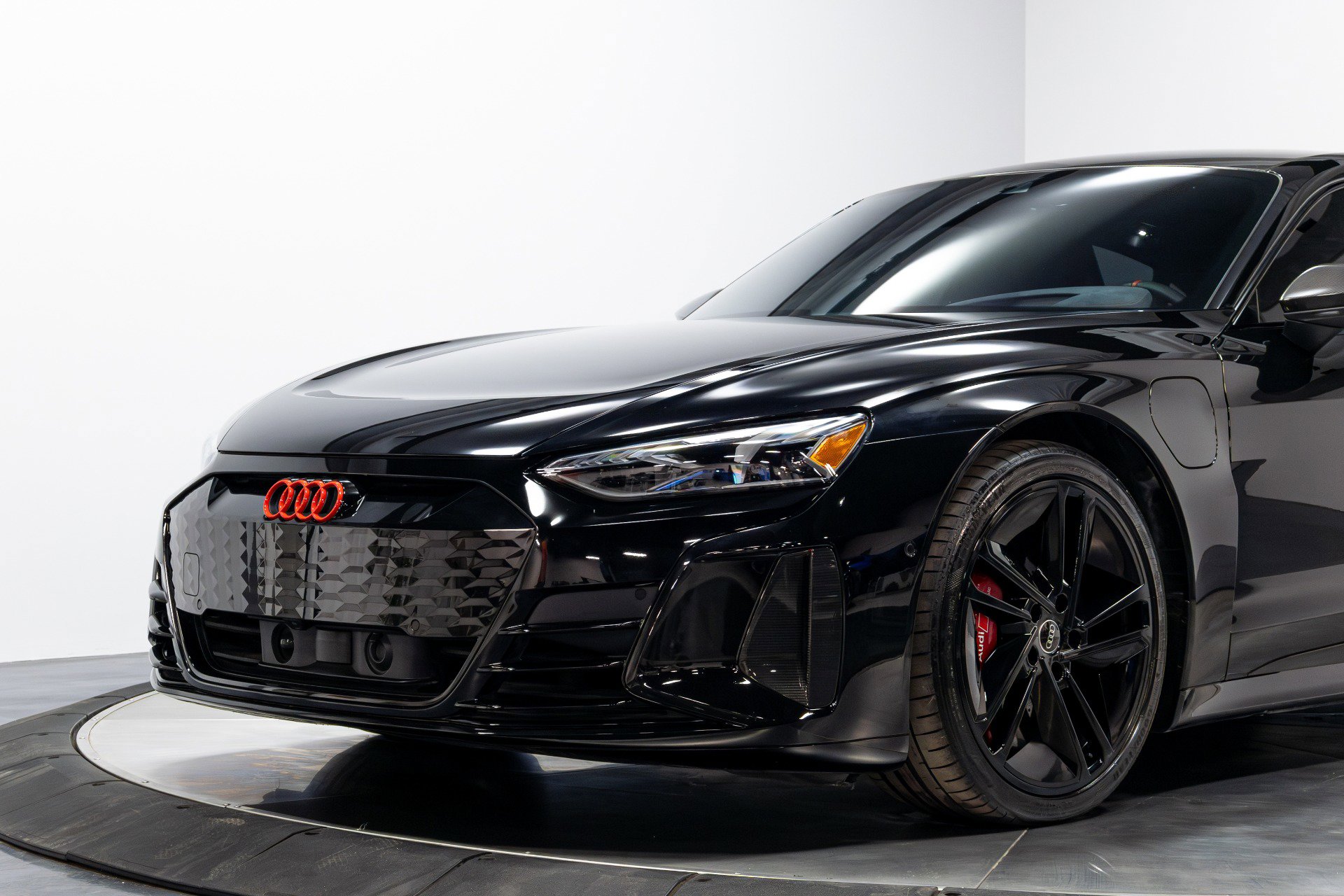 Used 2023 Audi RS e-tron GT image 4
