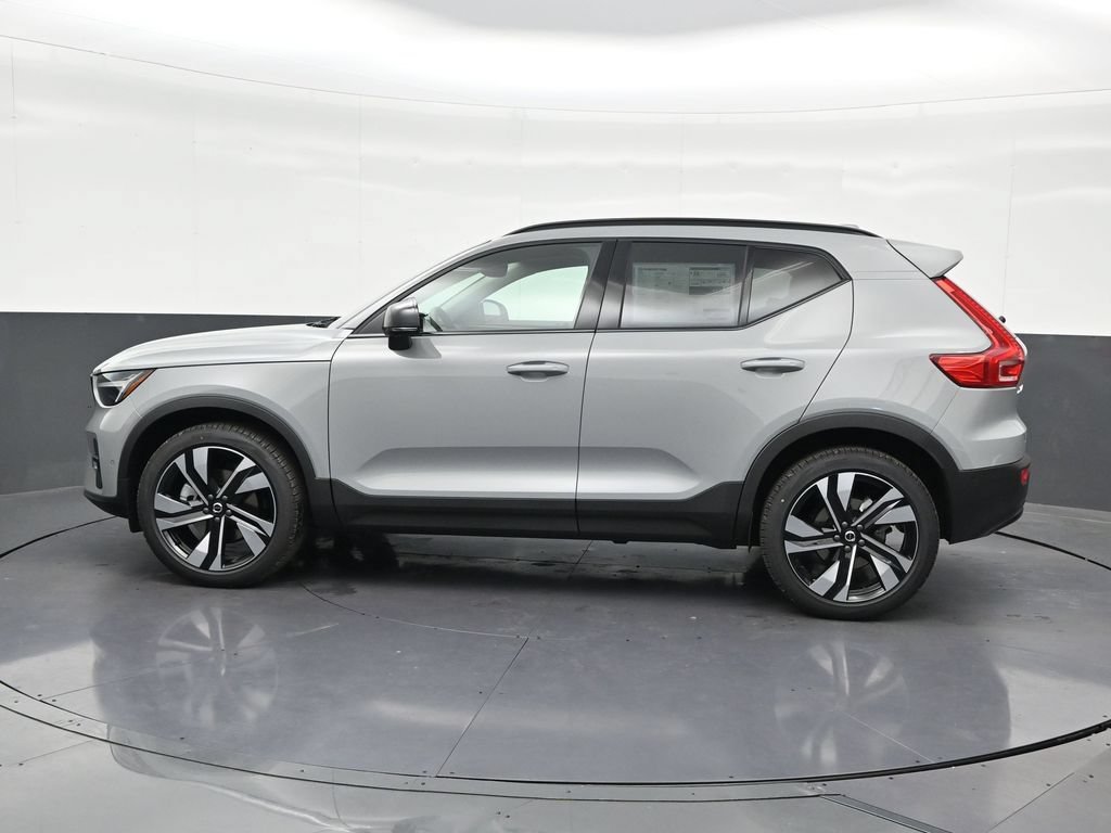 New 2026 Volvo XC40 B5 Plus AWD/4WD image 2