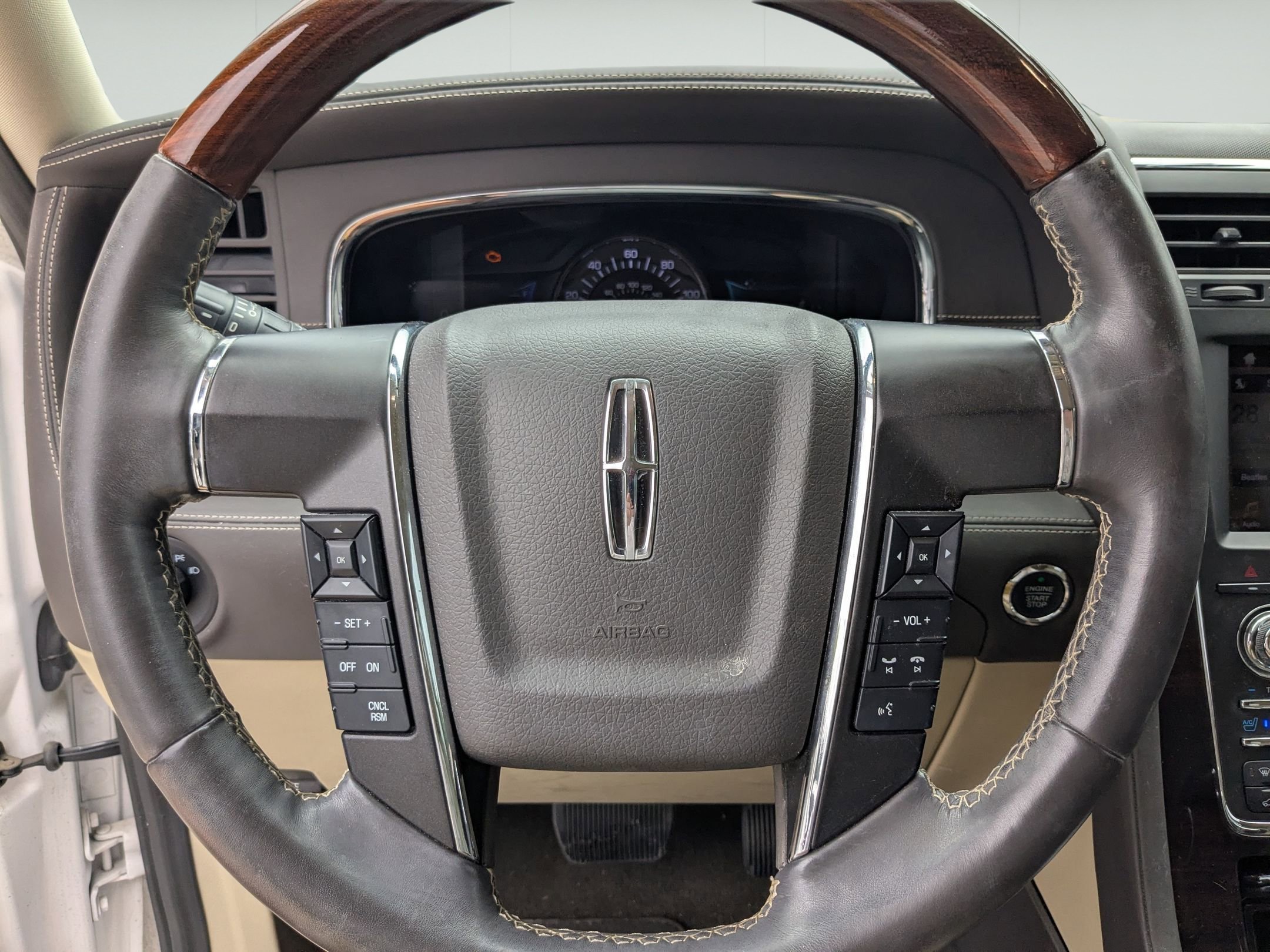 Used 2017 Lincoln Navigator Reserve RWD image 14