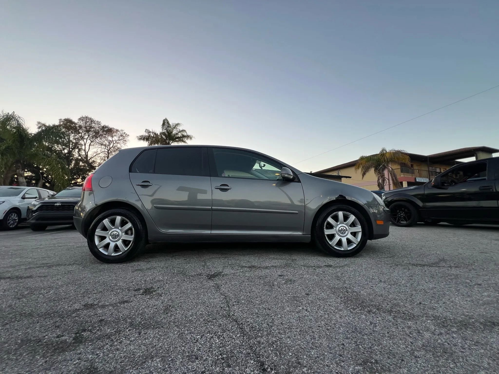 Used 2008 Volkswagen Rabbit 4-Door image 8
