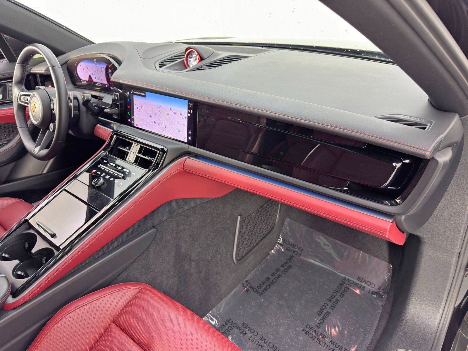 Used 2024 Porsche Panamera image 15