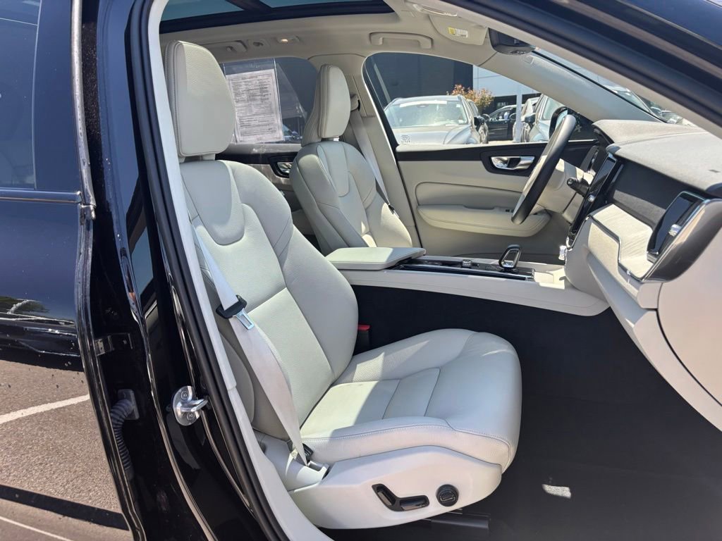 Used 2023 Volvo XC60 B5 Plus w/ Climate Package AWD/4WD image 19