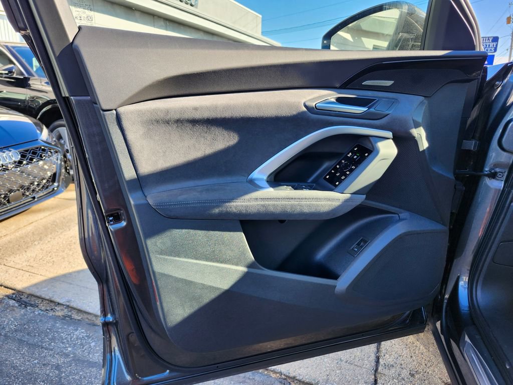 New 2025 Audi SQ5 Prestige image 14