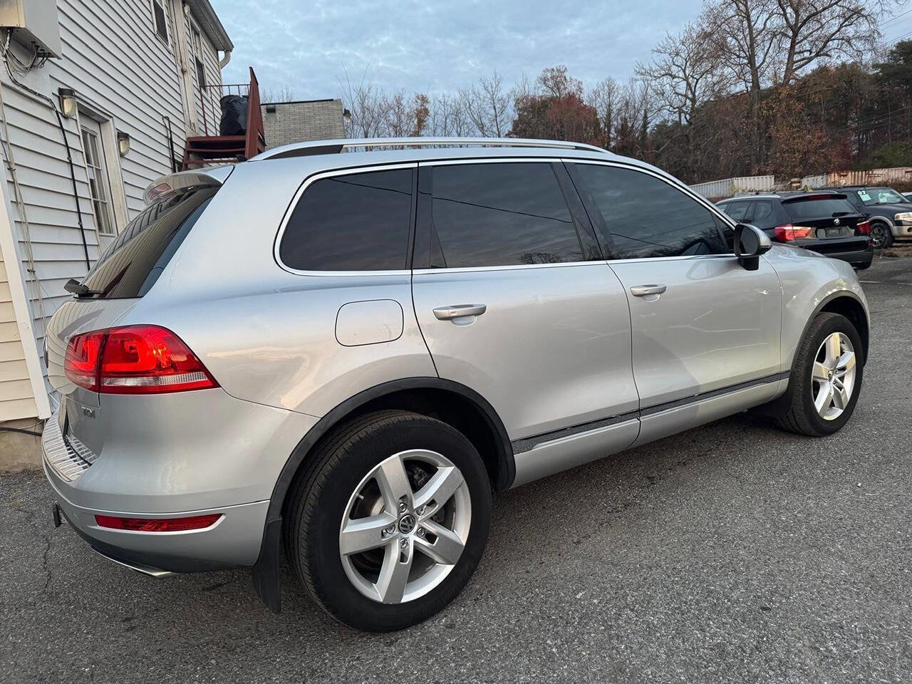Used 2014 Volkswagen Touareg TDI image 6