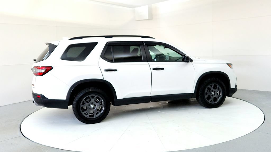 Used 2025 Honda Pilot TrailSport image 6