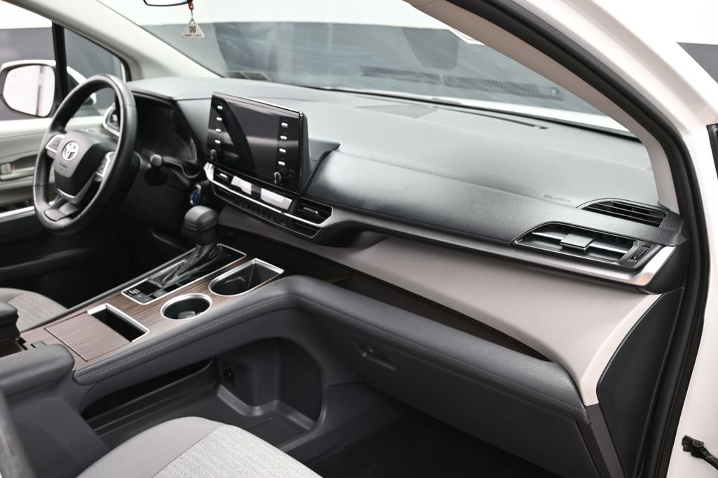 Used 2021 Toyota Sienna LE FWD image 28