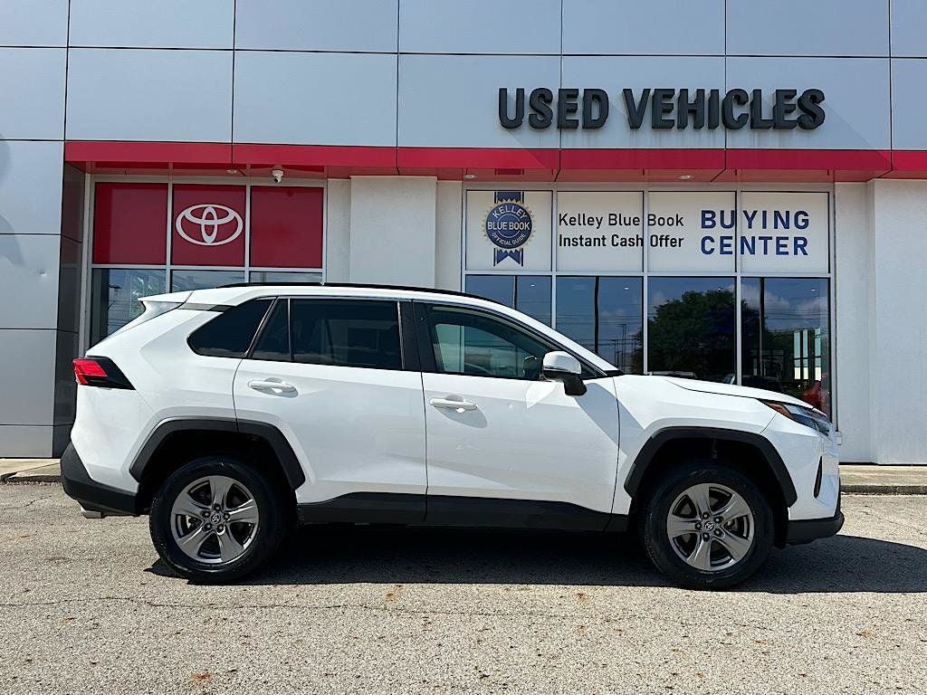 Used 2024 Toyota RAV4 XLE FWD image 6