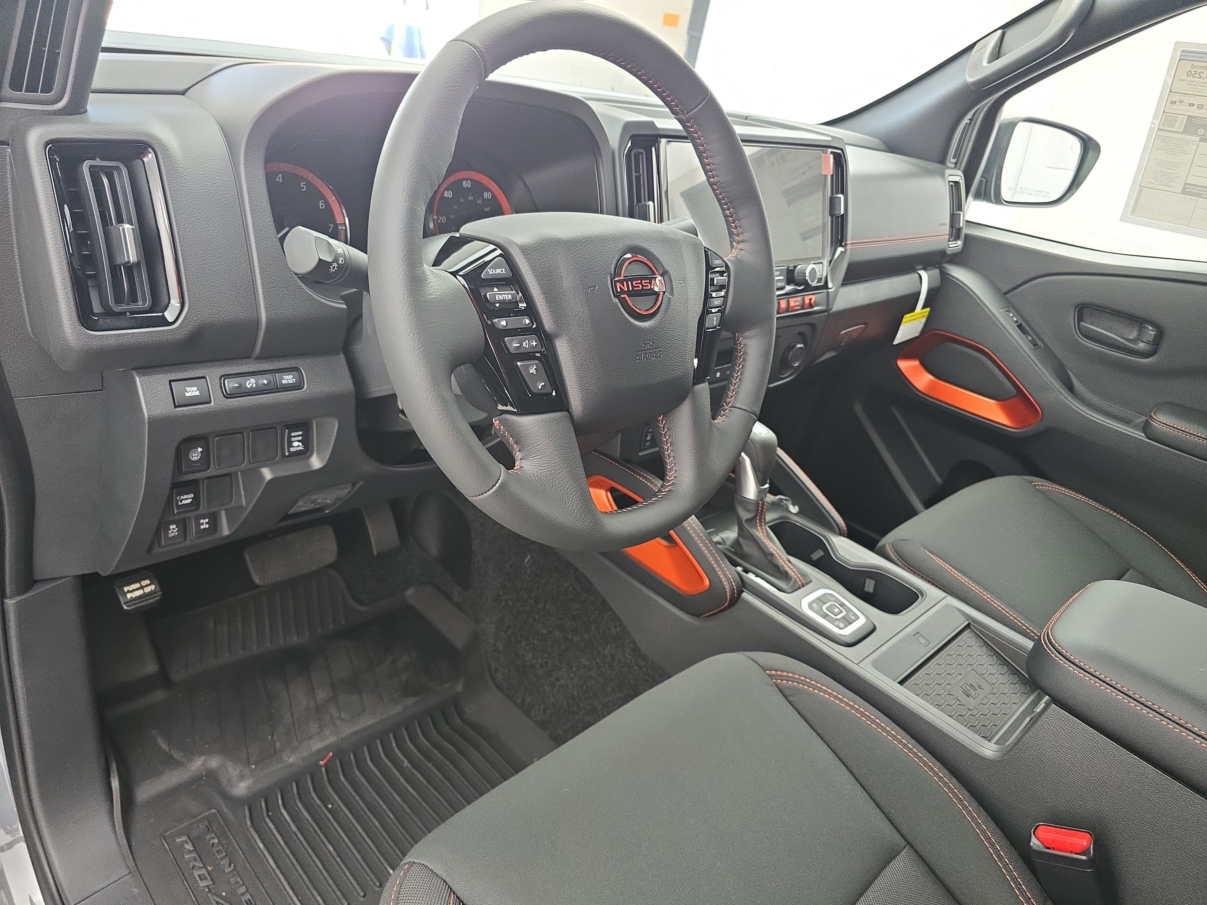 New 2026 Nissan Frontier PRO-4X w/ Pro-4x Convenience Package image 15