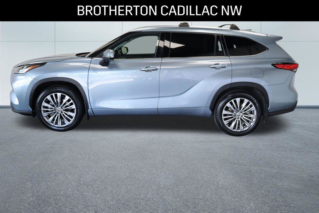 Used 2021 Toyota Highlander Platinum AWD/4WD image 2