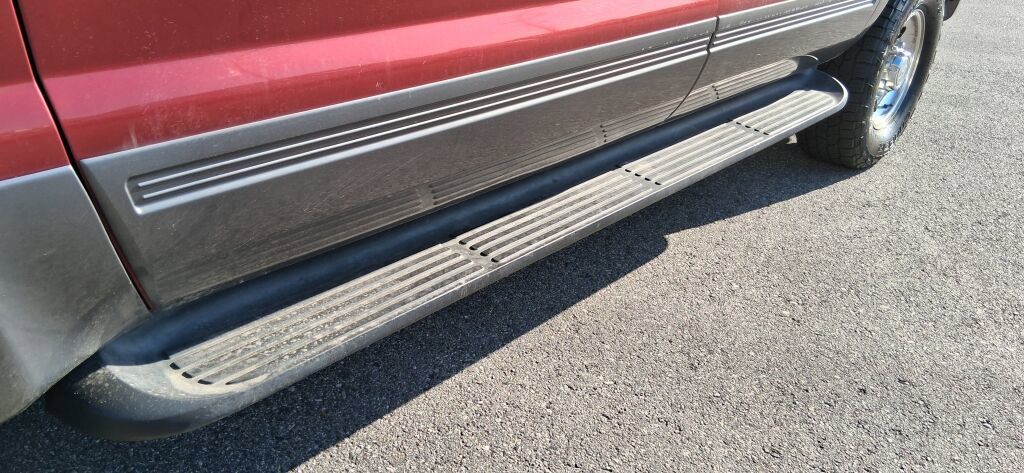 Used 2004 Ford Excursion XLT image 10