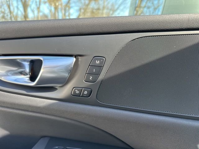 Certified 2025 Volvo V60 B5 Cross Country Plus image 32