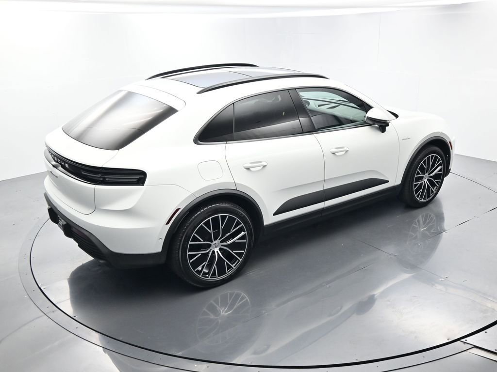 Certified 2024 Porsche Macan 4 Electric image 39
