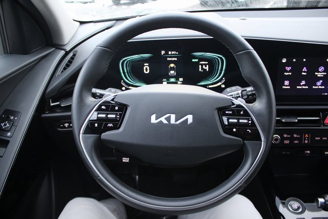 Used 2023 Kia Niro EX image 12