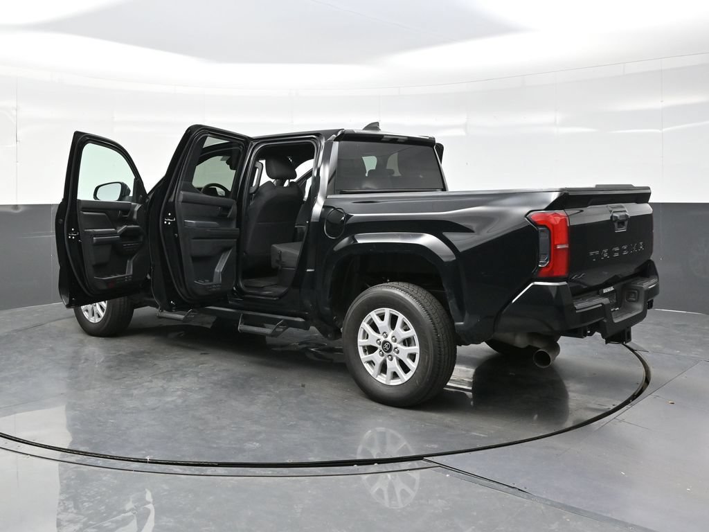Used 2025 Toyota Tacoma SR5 AWD/4WD image 41