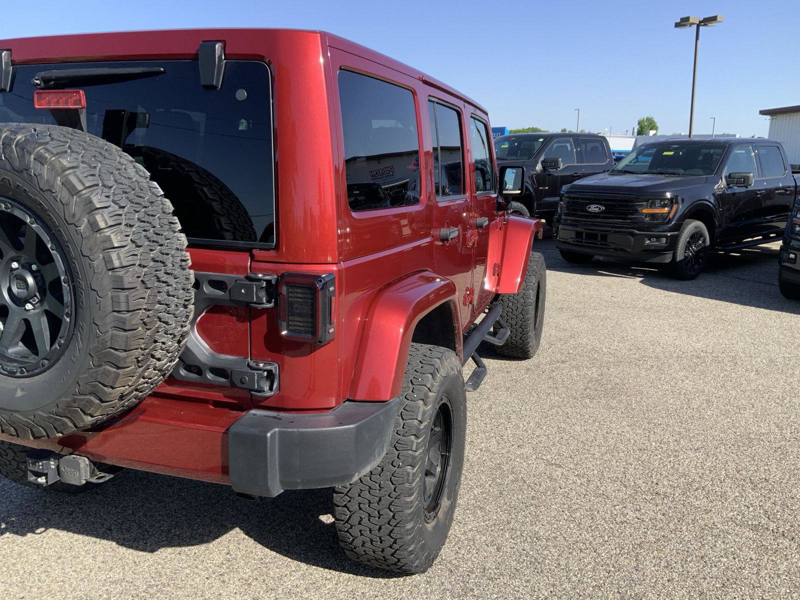Used 2012 Jeep Wrangler Unlimited Sahara AWD/4WD image 15