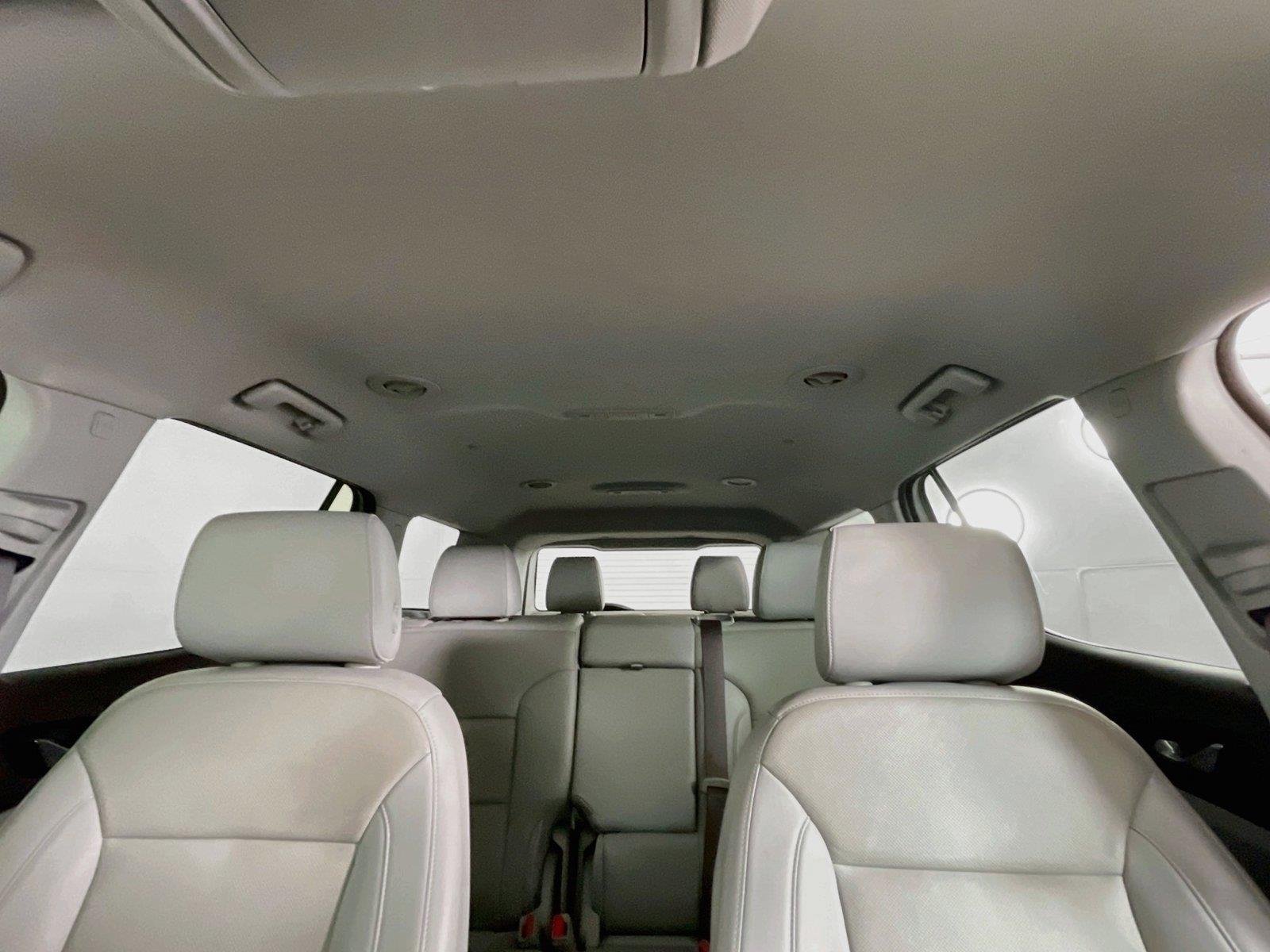 Used 2021 GMC Acadia SLT w/ LPO, Floor Liner Package FWD image 11