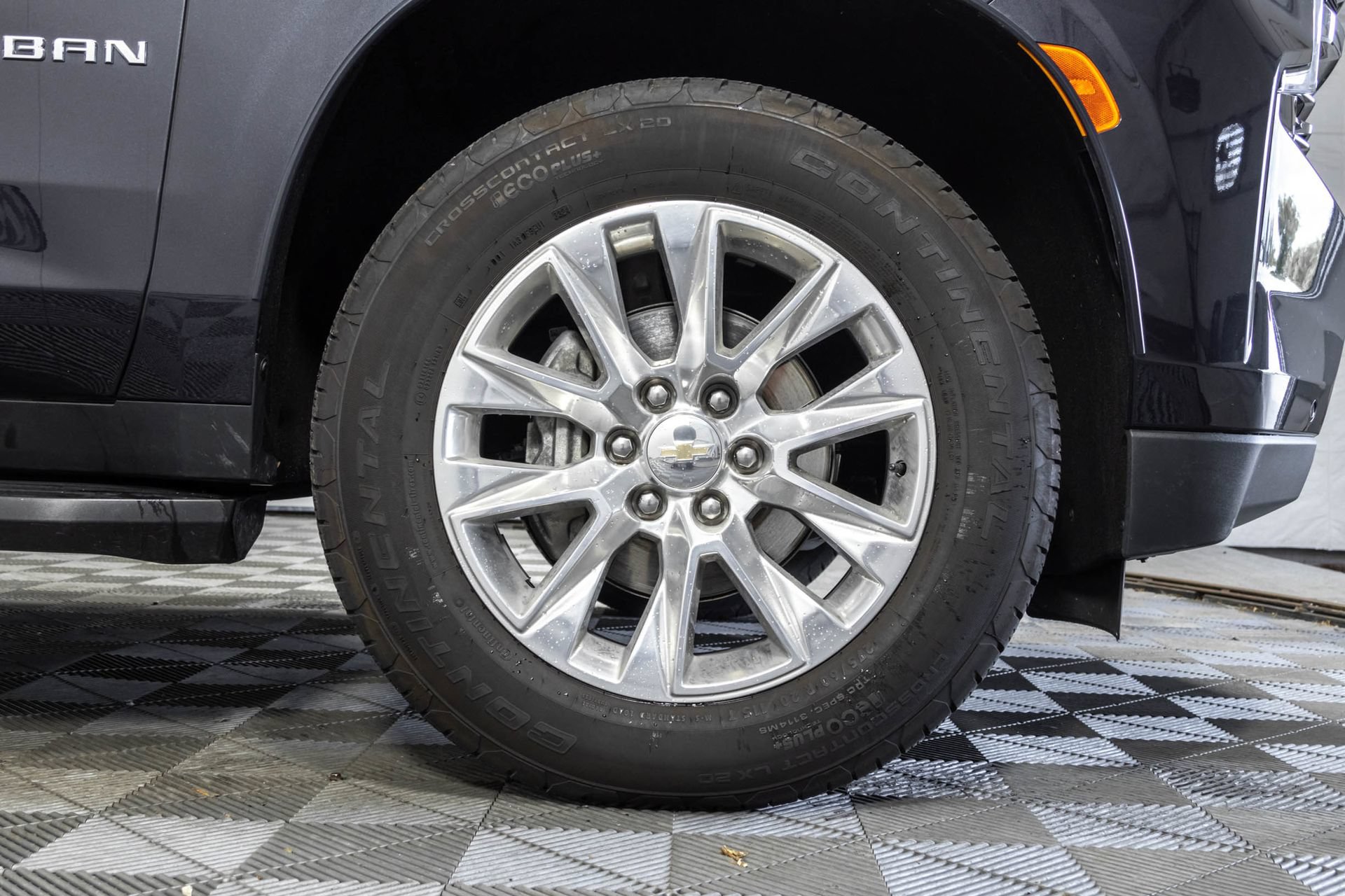 Used 2024 Chevrolet Suburban Premier w/ Premium Package AWD/4WD image 47