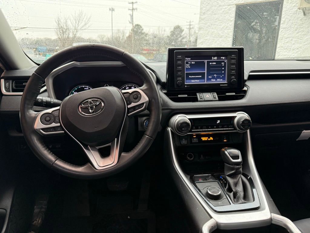 Used 2021 Toyota RAV4 XLE Premium image 8