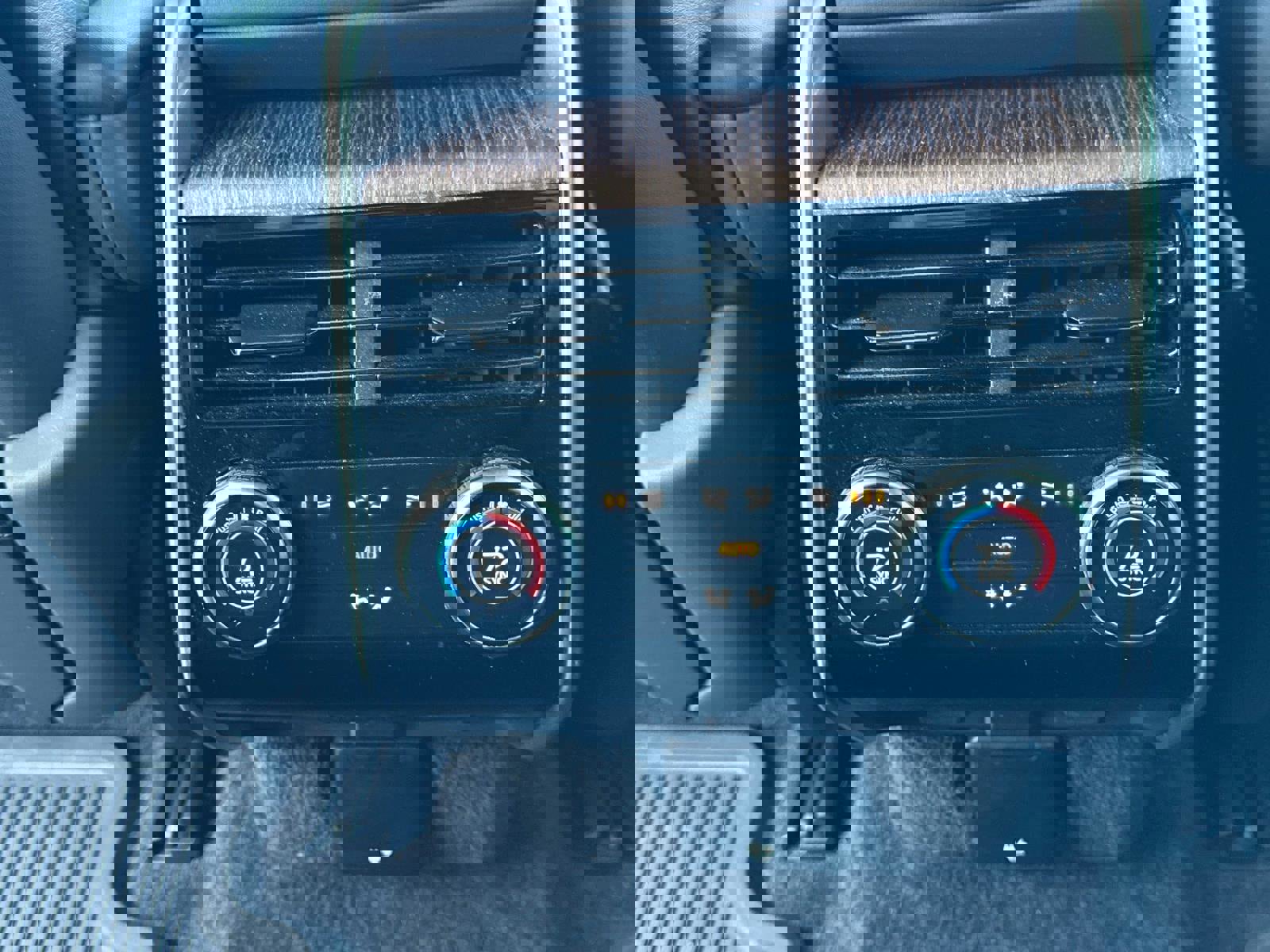 Certified 2024 Land Rover Range Rover Long Wheelbase SE image 17