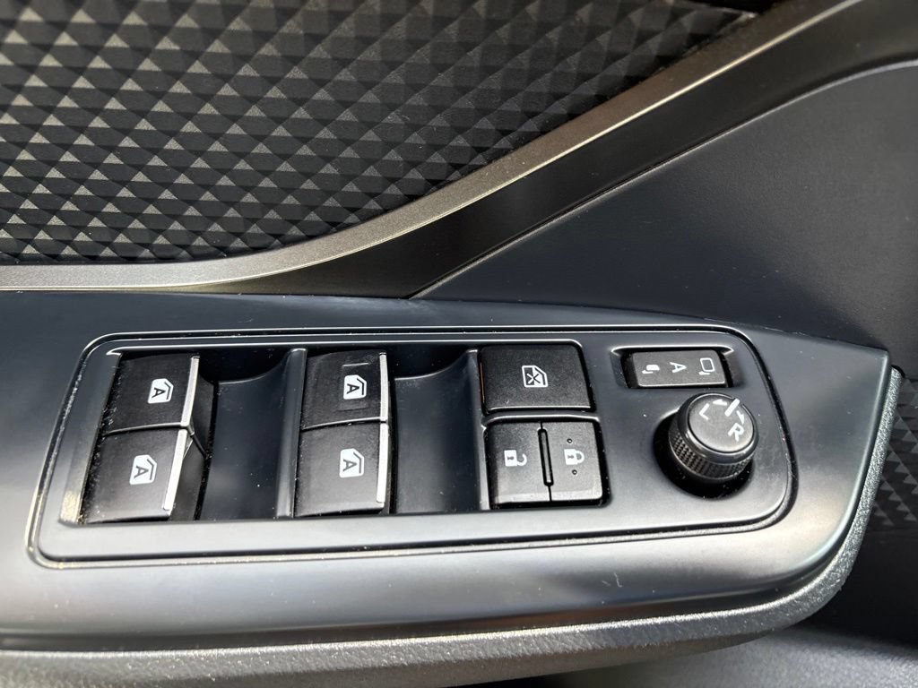 Used 2018 Toyota C-HR XLE FWD image 12
