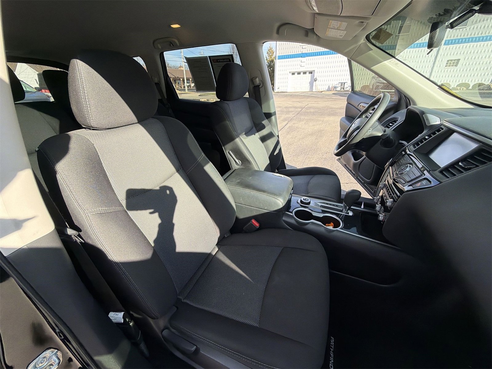 Used 2020 Nissan Pathfinder S image 26