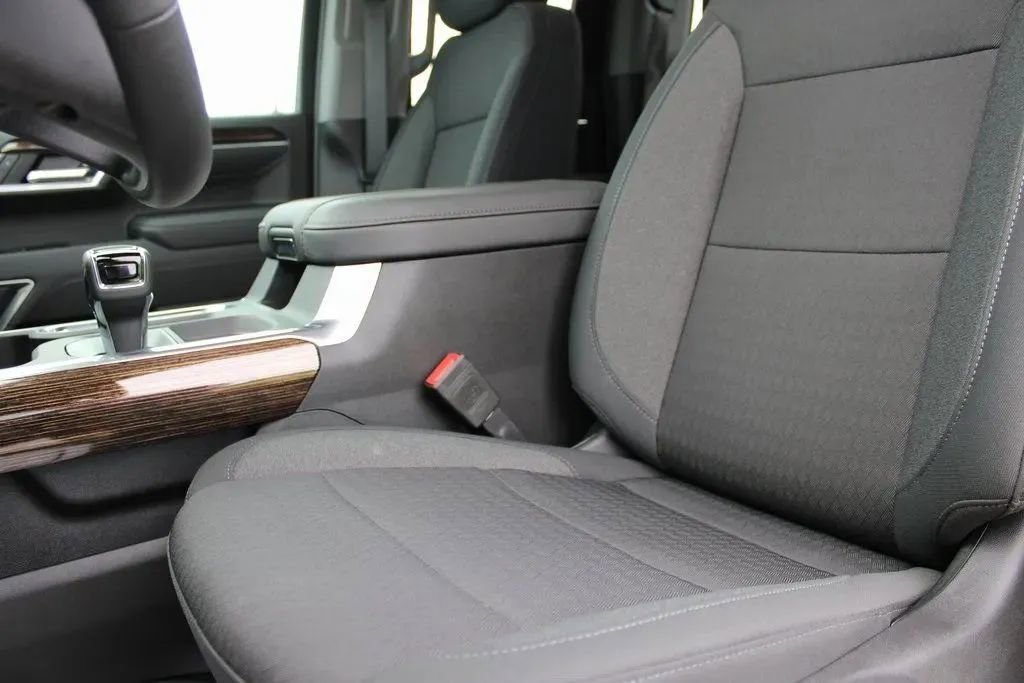 New 2025 GMC Sierra 1500 Elevation image 11