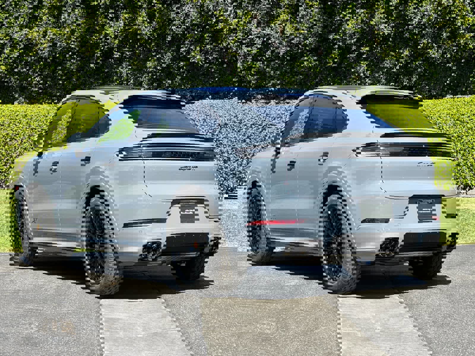New 2026 Porsche Cayenne GTS image 3