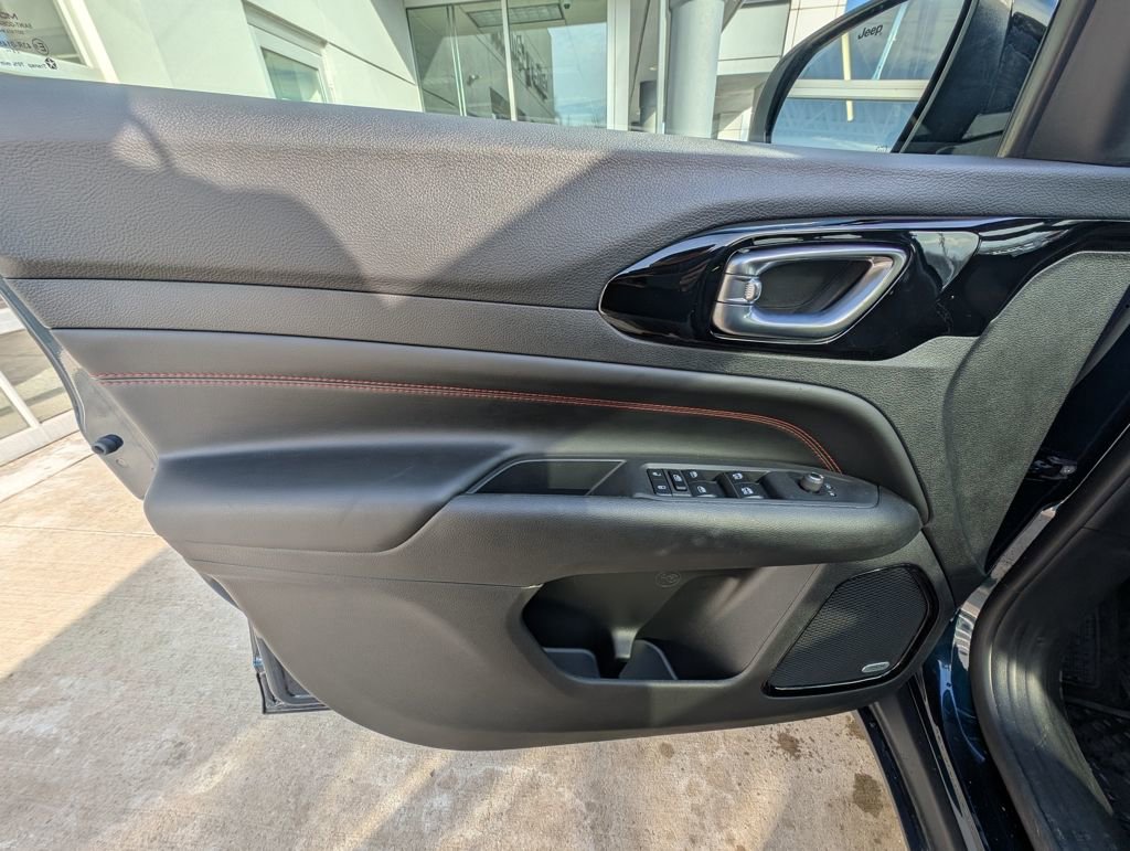 New 2026 Jeep Compass Trailhawk w/ Sun, Sound & Navigation Group AWD/4WD image 37