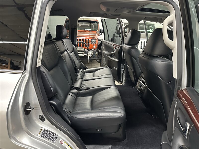 Used 2011 Lexus LX 570 4WD w/ Luxury Pkg image 13
