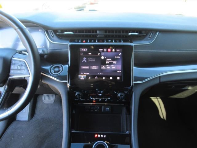 Used 2022 Jeep Grand Cherokee L Laredo image 21