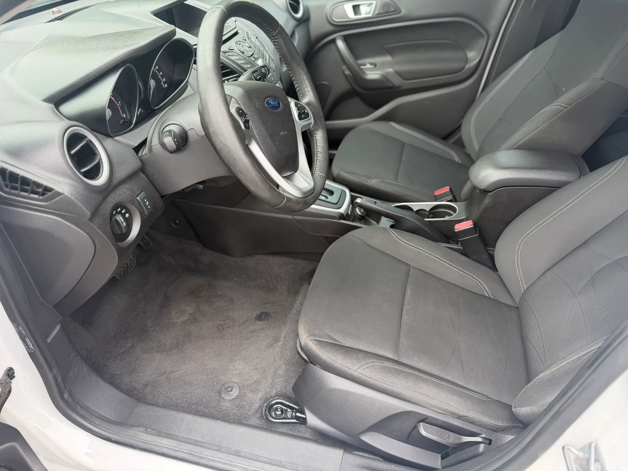 Used 2016 Ford Fiesta SE FWD image 9