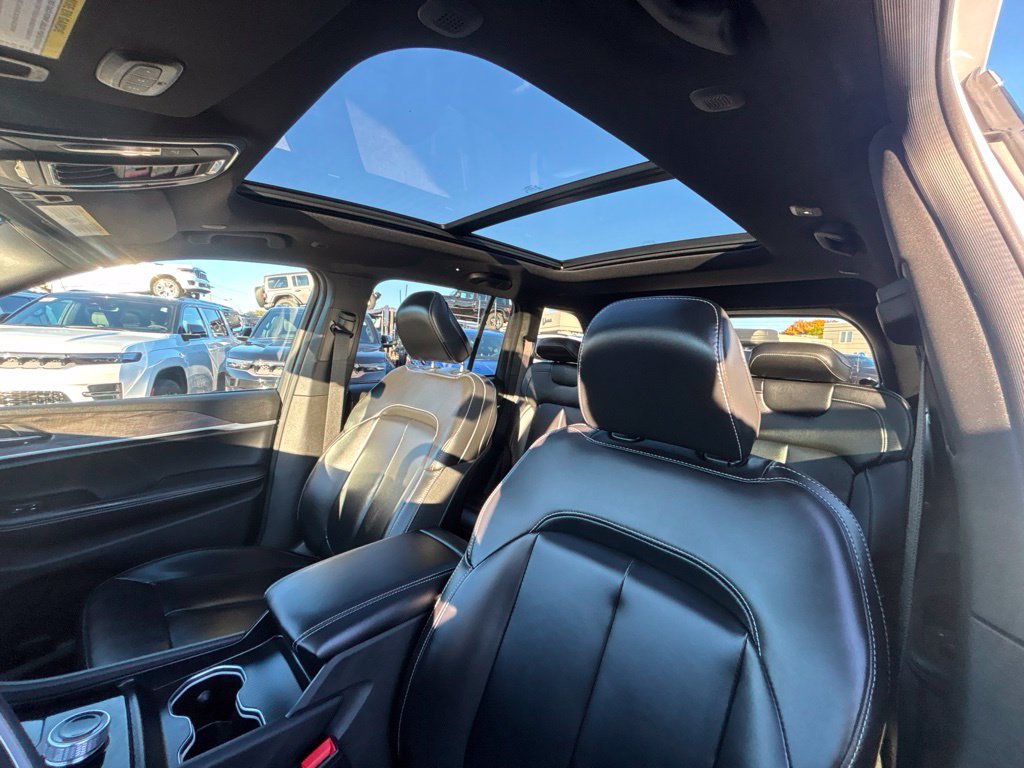 Certified 2025 Jeep Grand Cherokee Limited AWD/4WD image 22