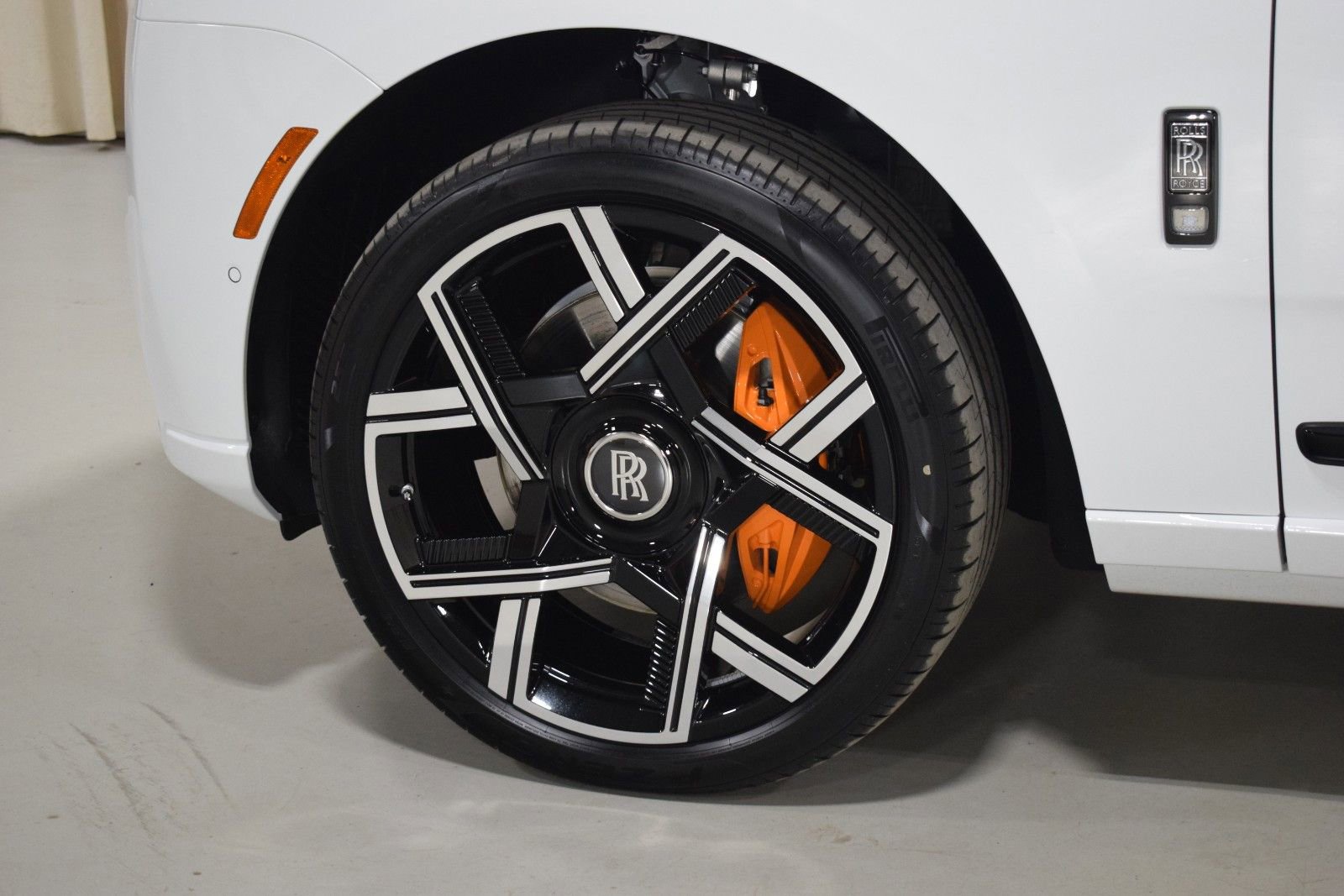 New 2026 Rolls-Royce Cullinan Black Badge image 16