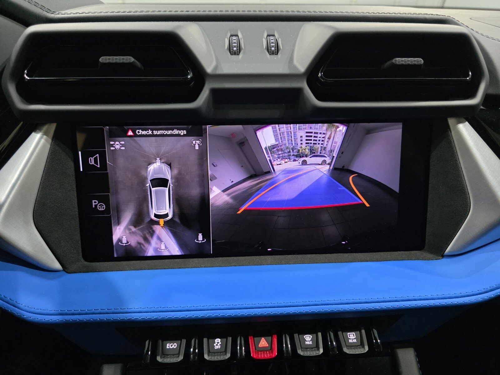 Used 2025 Lamborghini Urus SE image 16