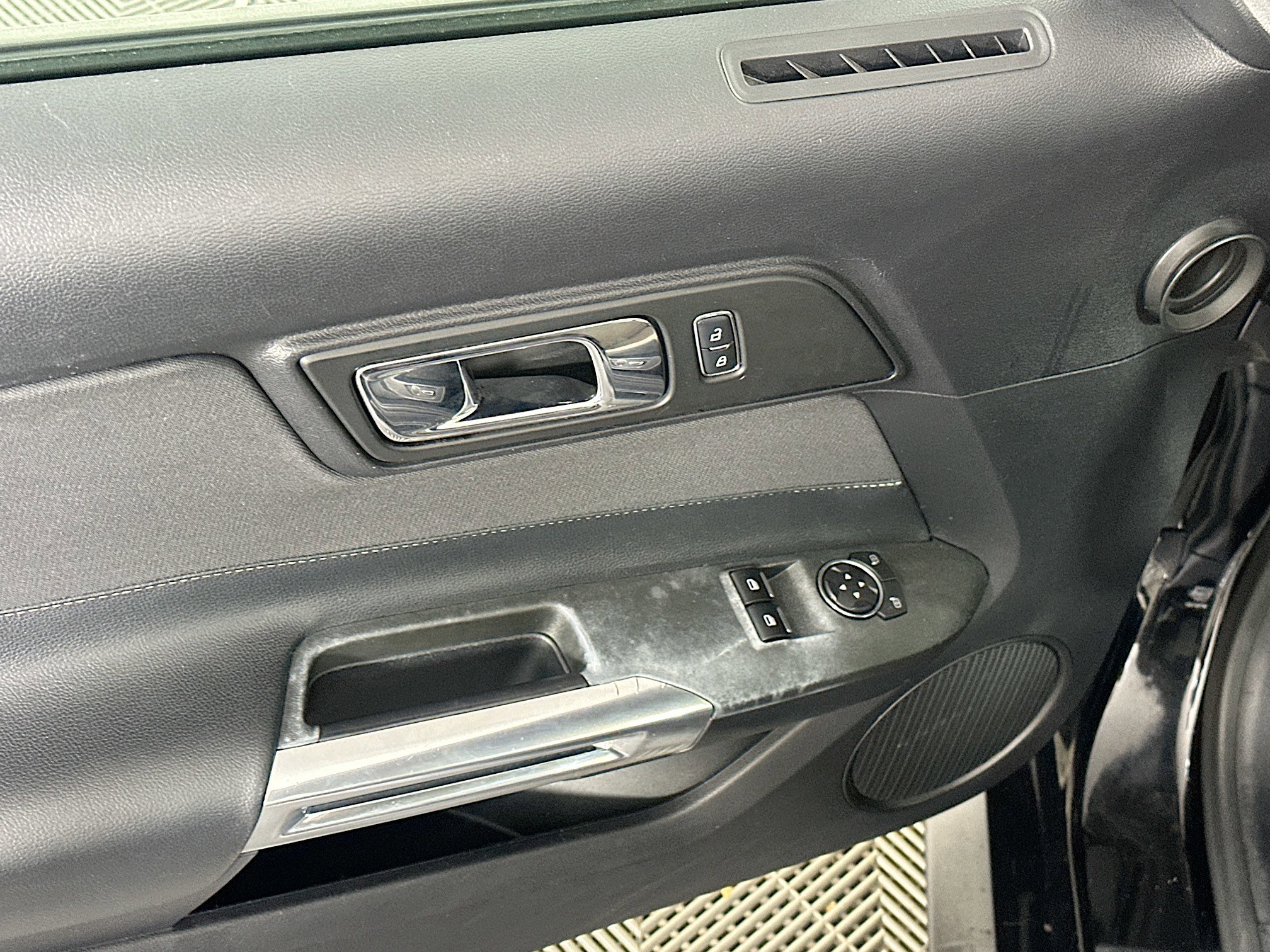 Used 2016 Ford Mustang Coupe image 15