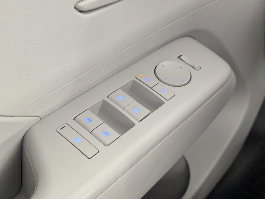Certified 2025 Hyundai Kona SEL FWD image 17