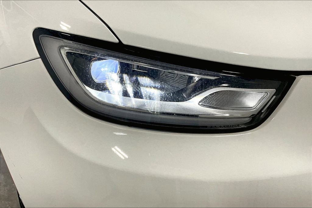 Used 2024 Chrysler Pacifica Select image 36